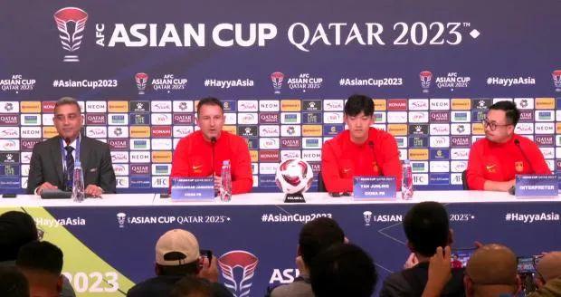 国足亚洲杯首战阵容更完整，扬科维奇打出“预