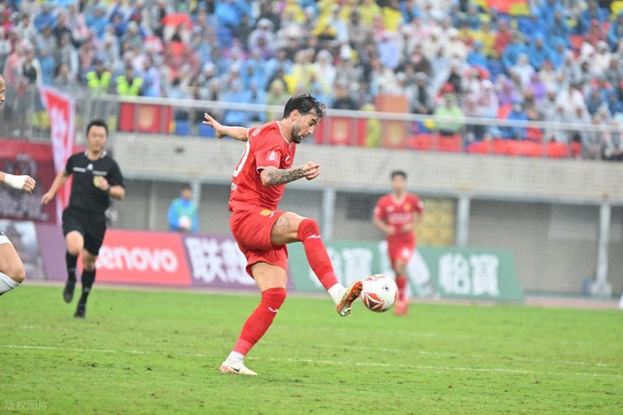 升班马对决首战零进球，重庆铜梁龙迎战辽宁铁