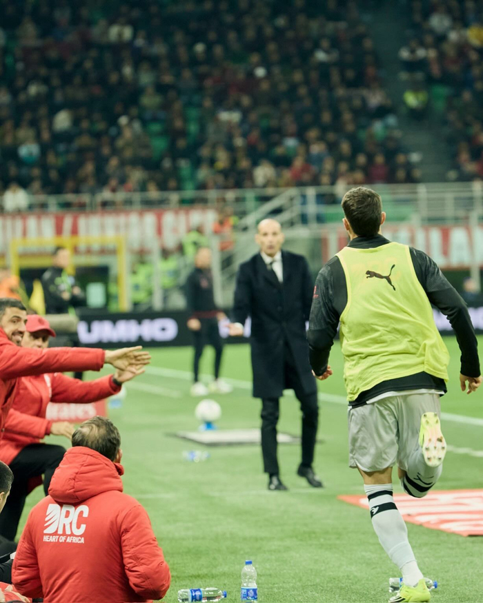 圣地亚哥·希门尼斯重返米兰，感恩球迷支持