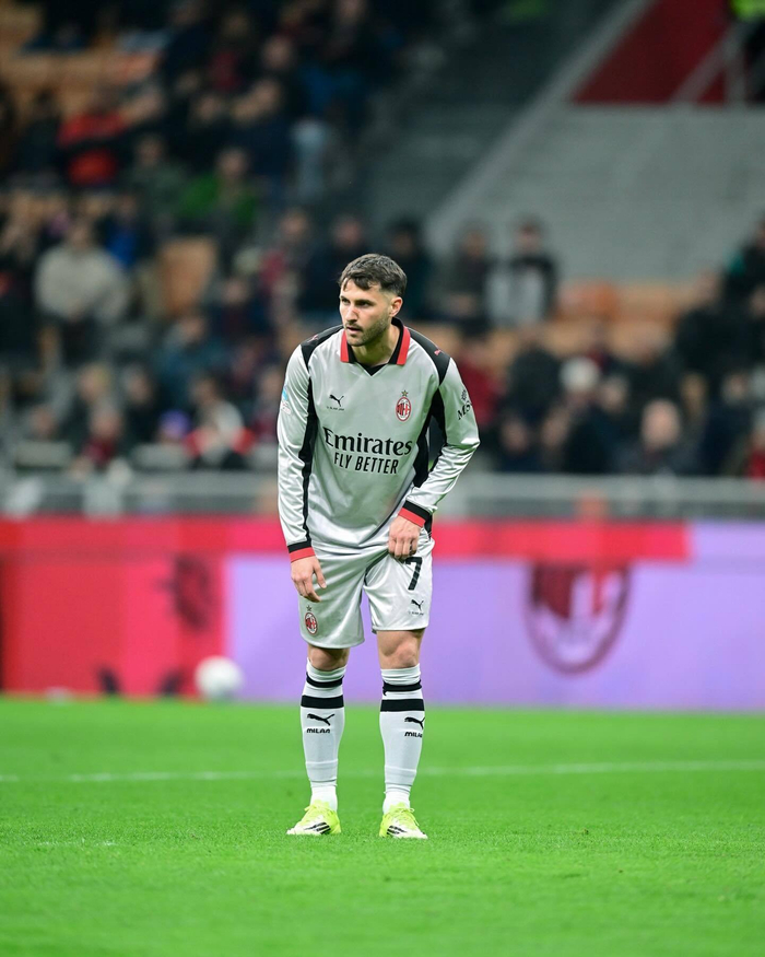 圣地亚哥·希门尼斯重返米兰，感恩球迷支持