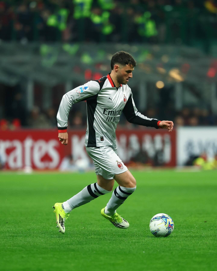 圣地亚哥·希门尼斯重返米兰，感恩球迷支持