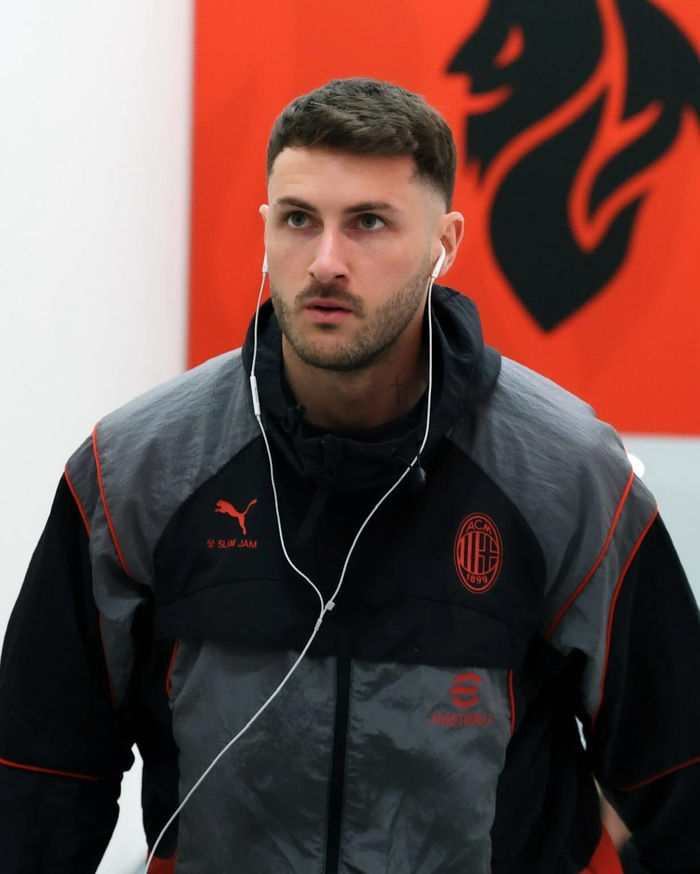 圣地亚哥·希门尼斯重返米兰，感恩球迷支持