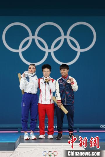李发彬侯志慧巴黎奥运举重赛场双冠卫冕