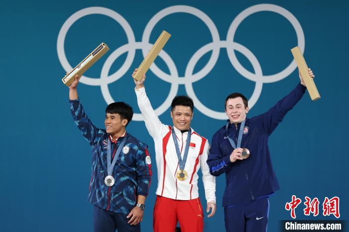 李发彬侯志慧巴黎奥运举重赛场双冠卫冕