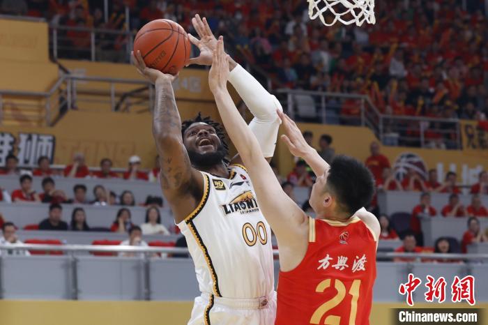 浙江广厦男篮半决赛两连胜大胜辽宁，距总决赛
