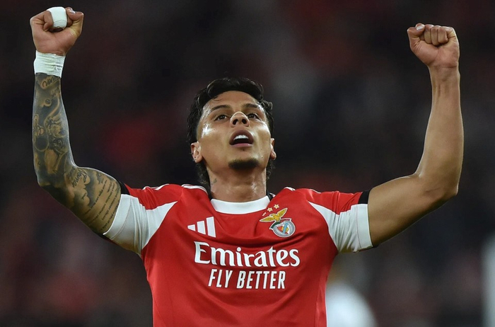 曼联富勒姆争夺里奥斯引热议，穆里尼奥信任成