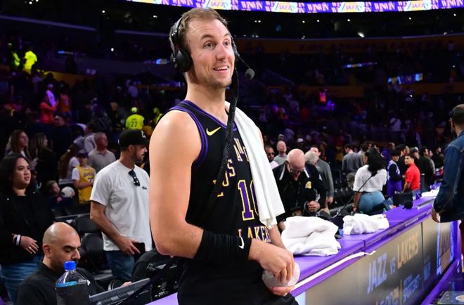 湖人轻取太阳锁定西部前四 肯纳德19+3抢断成关键